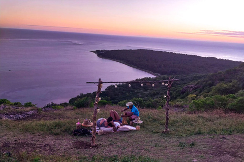 Maurice : Le Morne Brabant : randonnée au coucher du soleil et apéritif au coucher du soleilRandonnée exclusive au coucher du soleil sur le Morne + Apéro