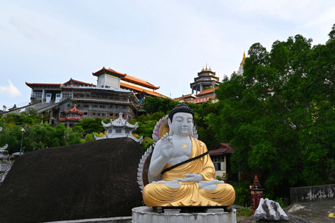 Penang: Private Highlights Tour with Temples, Hill & Gardens