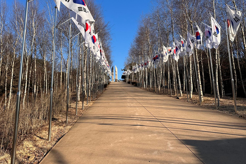 Da Seul: DMZ, il secondo tunnel e il tour del fiume Hantan dell&#039;UNESCOStazione Myeongdong Uscita 10 alle ore 07:00