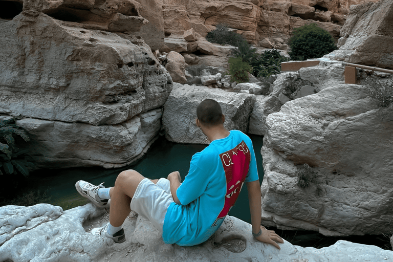 De Mascate: excursion d'une journée à Wadi Shab et Bimmah Sinkhole