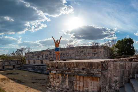 Tour guiado por Uxmal y los increíbles cenotes con comida desde Mérida