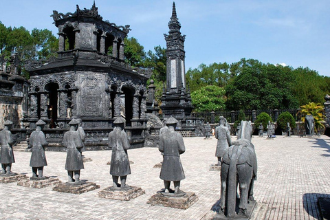 Hue : Visite d&#039;une jounée de la ville avec la pagode Thien Mu et le déjeuner.