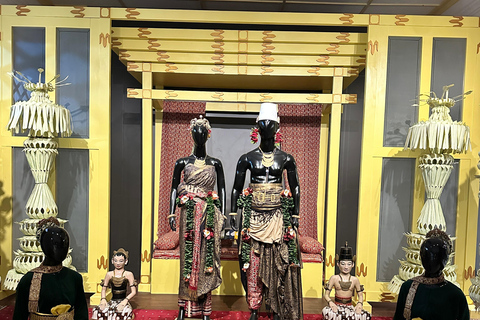 Yogyakarta: wandeltour met gids naar het paleis van de sultan en TamansariYogyakarta: begeleide wandeltour naar het paleis van de sultan en Tamansari