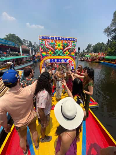 Ciudad de México: Barco en Xochimilco con guacamole y bebidas premium