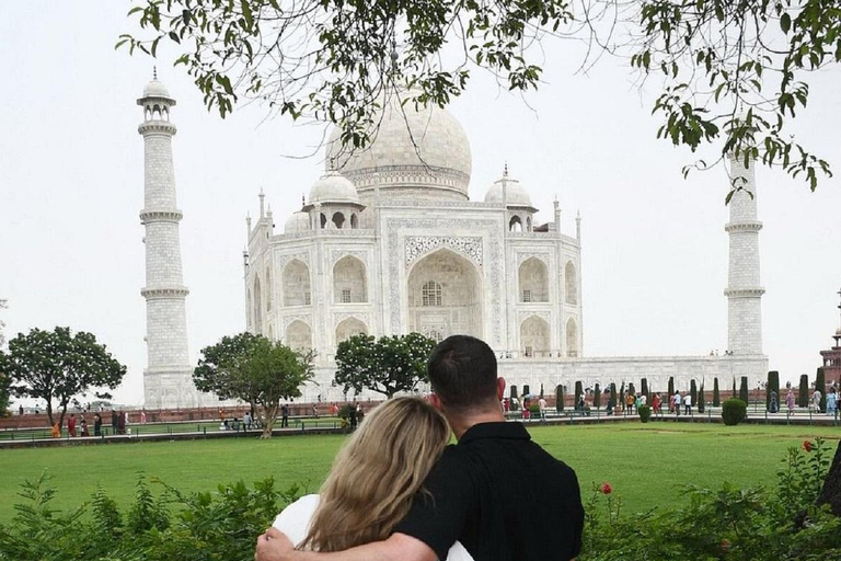 Taj Mahal Express Entry Tickets with Professional Tour Guide Tour with Private Car, Driver and Local Expert Tour Guide
