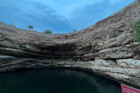 Muscat: Wadi Shab Hike and Bimmah Sinkhole Tour with Lunch Muscat: Wadi Shab Hike and Bimmah Sinkhole Tour with Lunch