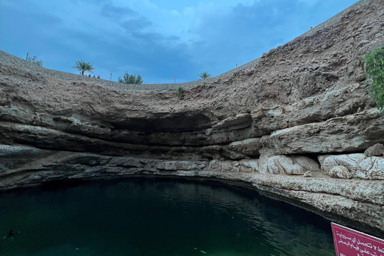 Muscat: Wadi Shab Hike and Bimmah Sinkhole Tour with Lunch Muscat: Wadi Shab Hike and Bimmah Sinkhole Tour with Lunch