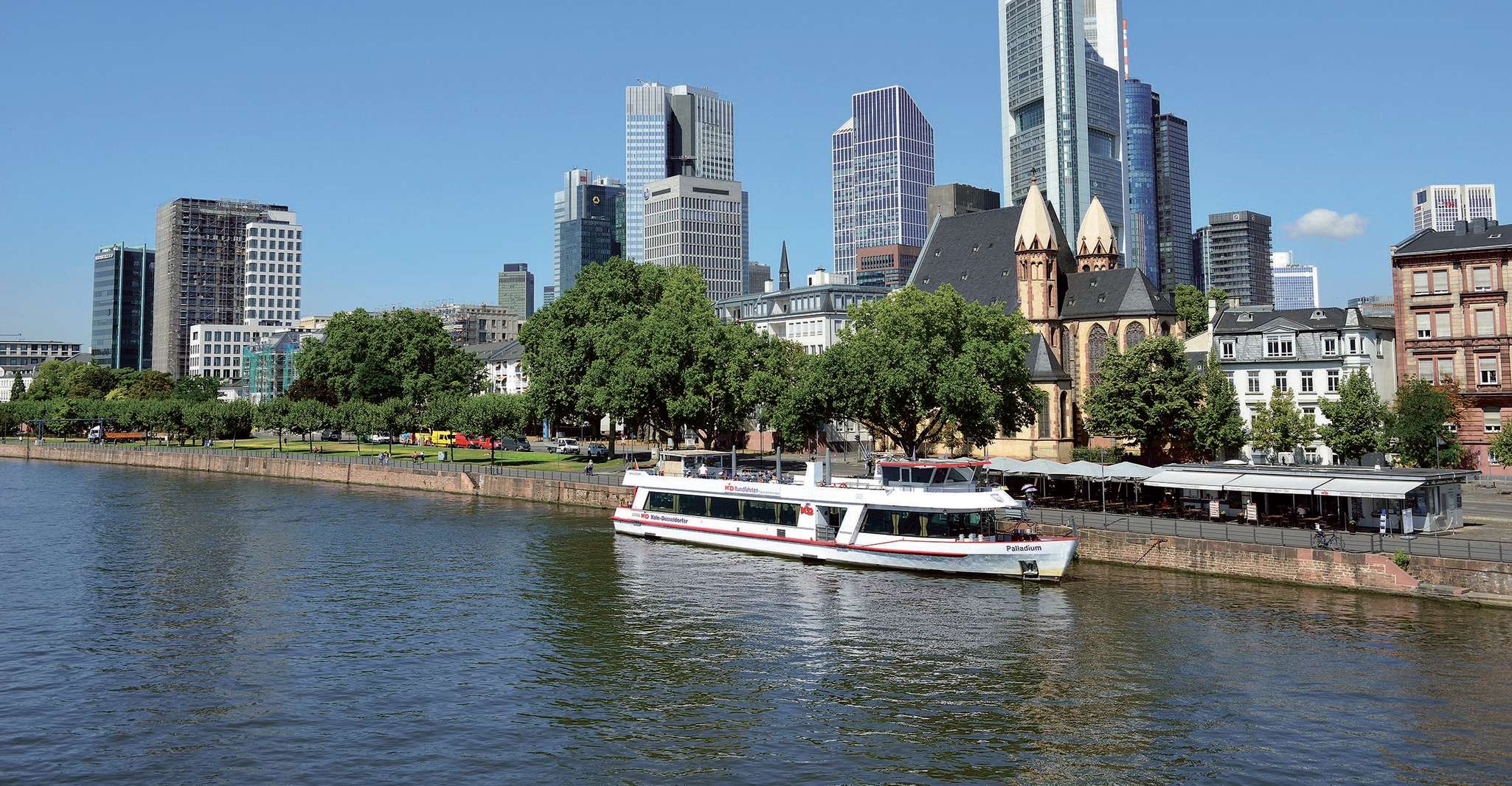 Frankfurt: 1-Hour Panorama Boat Cruise on the river Main