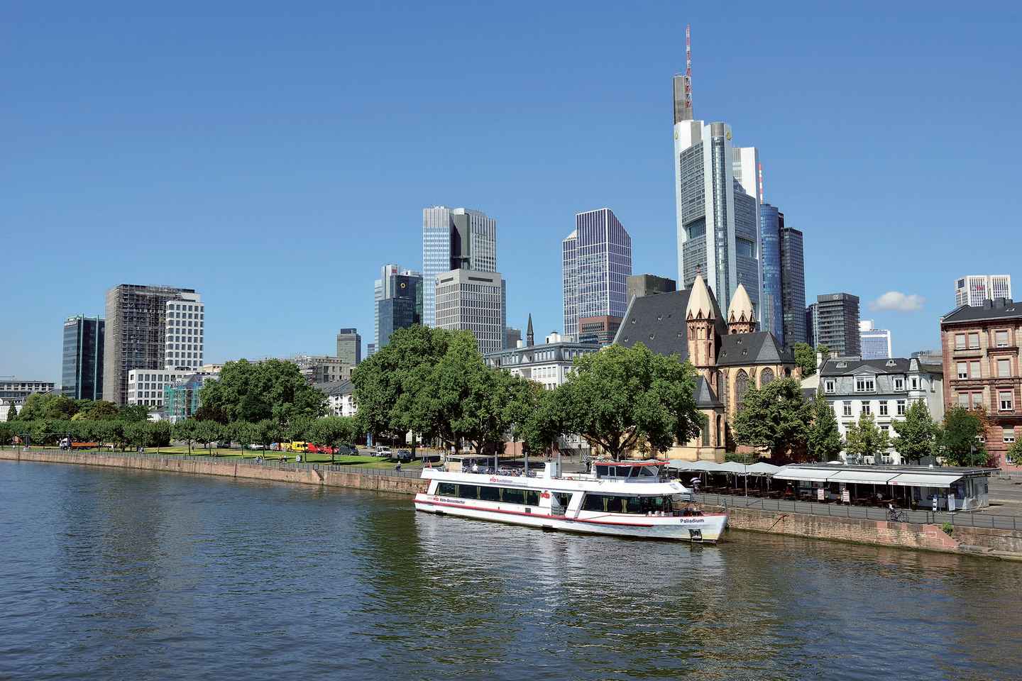 Frankfurt: 1-Hour Panorama Boat Cruise on the river Main - 1-Hour Panorama Boat Cruise Through Frankfurt am Main (KD)