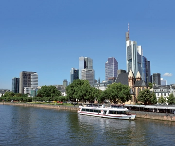 Frankfurt: 1-Hour Panorama Boat Cruise on the river Main