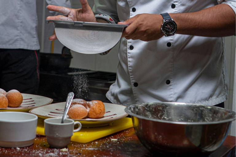 Carthagène : cours de desserts typiques dans un restaurant du centre historiqueCarthagène : cours de pâtisserie traditionnelle dans un restaurant du centre historique