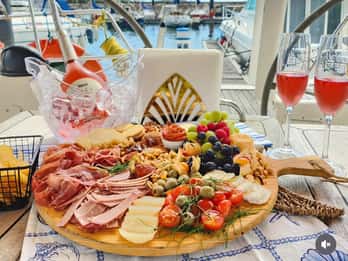 Porto: Private Sailboat Trip with Wine Tasting & Charcuterie