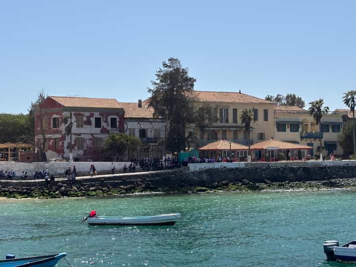 Île de Gorée : visite guidée approfondie avec accès à des lieux méconnus