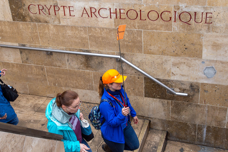 Paryż: Wycieczka piesza Notre Dame z wejściem do kryptyNotre Dame Outdoor Walking Tour z wejściem do krypty w języku hiszpańskim