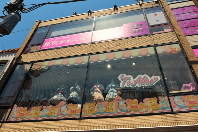 Tokio: wandeltour langs de hoogtepunten van Harajuku en Meiji JinguTijdreizen in Tokio: popcultuur in Harajuku en het Meiji Jingu-heiligdom