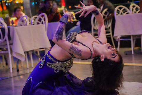 رحلة عشاء بحرية في مضيق البوسفور مع مشروبات وترفيه غير محدودمشروبات غازية غير محدودة وبدون تحويل