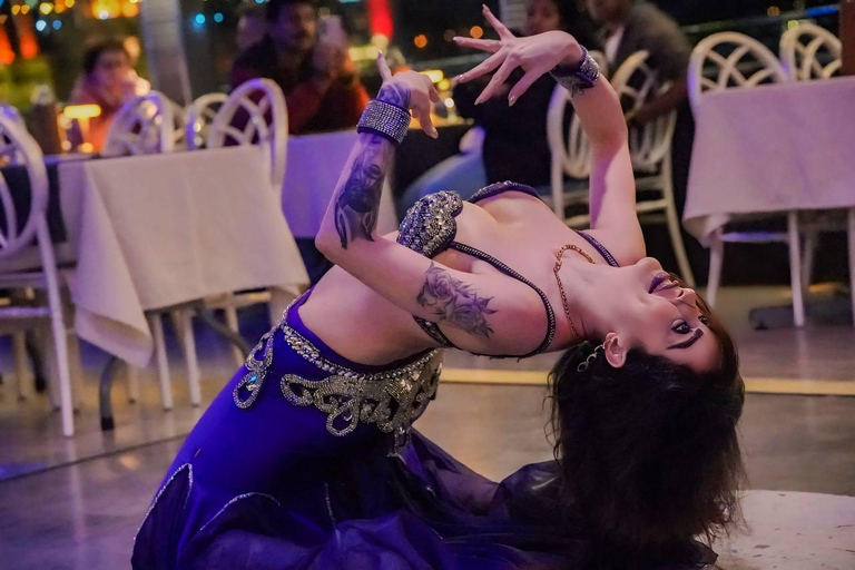 رحلة عشاء بحرية في مضيق البوسفور مع مشروبات وترفيه غير محدودمشروبات غازية غير محدودة وبدون تحويل