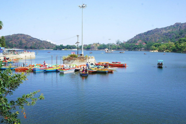 Udaipur & Mount Abu Tour 4 Nächte 5 Tage mit Auto & Fahrer