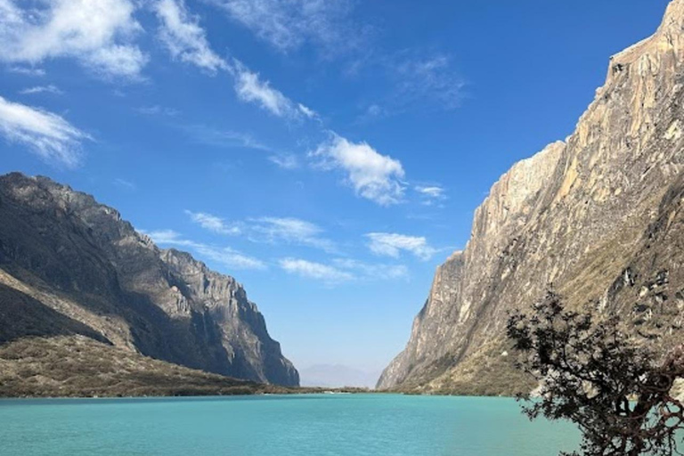 Huaraz: Heldag Laguna Llanganuco + Yungay + Carhuaz