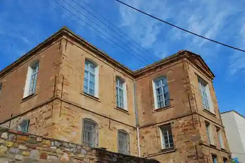 Chios: Private Guided City Tour