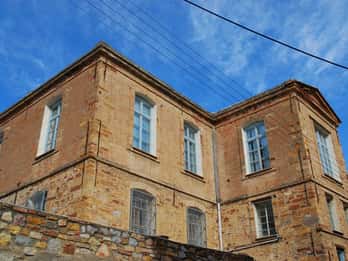 Chios: Private Guided City Tour