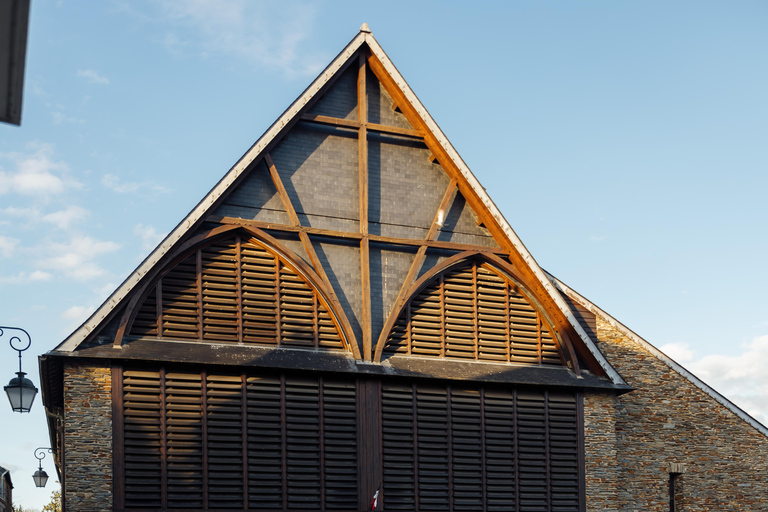 Angers: Fahrt in der Doutre mit einem elektrischen Tuk TukAngers: Fahrt mit einem elektrischen Tuk Tuk durch das Viertel Doutre