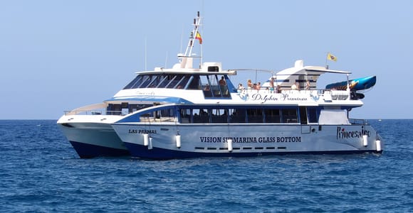 From Puerto Rico: Boat trip along the coast w/ Food & Drinks