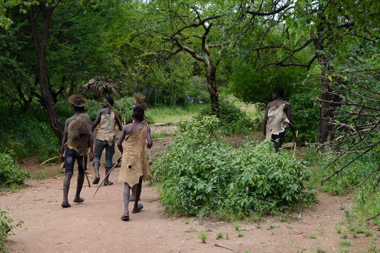 Au départ d'Arusha : circuit du lac Eyasi, des villages Datoga et HadzabeAu départ d'Arusha : visite du lac Eyasi, des villages Datoga et Hadzabe