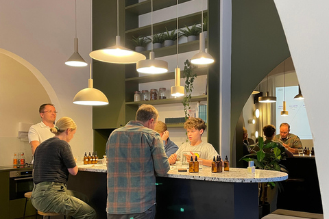 Monaco: laboratorio di creazione di profumi con un profumiere