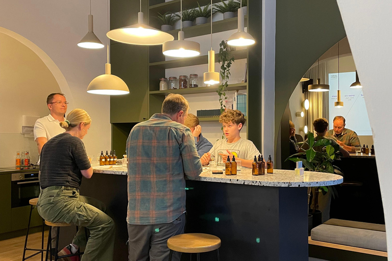 Monaco: laboratorio di creazione di profumi con un profumiere