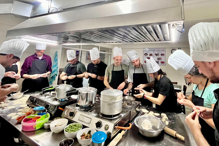 كاتماندو: رحلة إيفرست، ومواقع اليونسكو، ودورة الطبخ