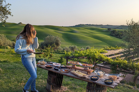 Gemensam middag i en gammal toskansk bondgård
