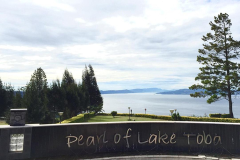 Medan: Discover the Best of Sumatra Day Trip! Medan: Lake Toba Tour