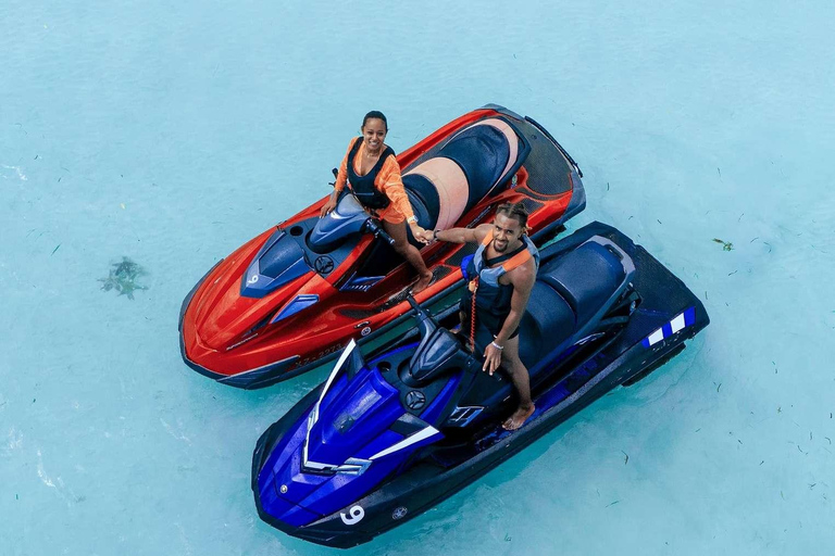 Zanzibar: Ekscytująca przygoda na skuterach wodnych na plaży Kiwengwa30 minut jazdy na skuterze wodnym. Bez odbioru z hotelu i transportu powrotnego.