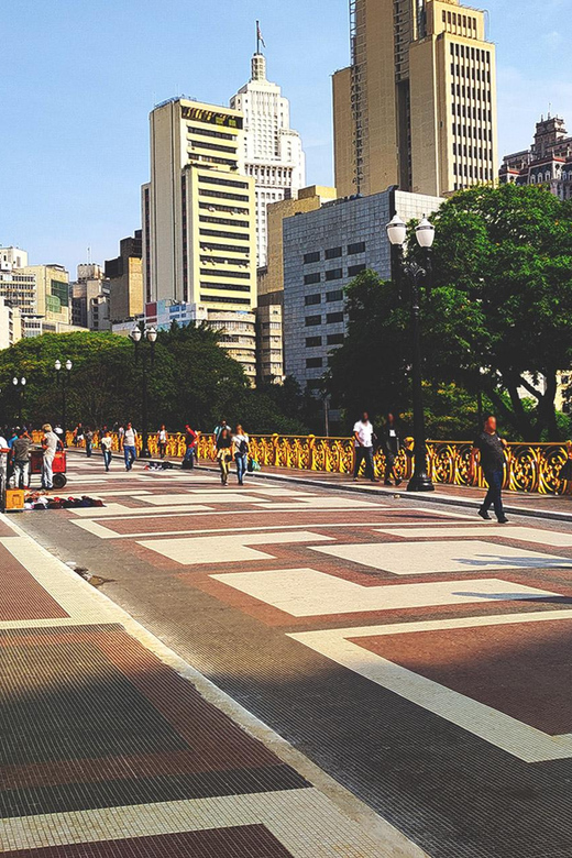 Colagem de mídia