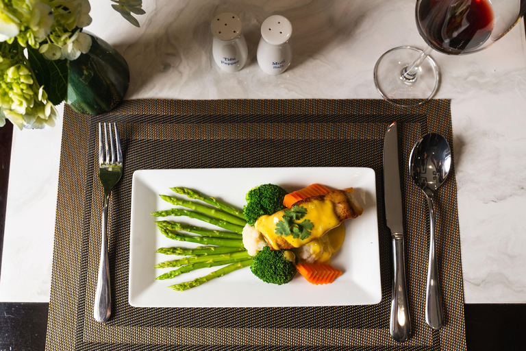 河内：2 日兰哈湾、下龙湾 5 星级邮轮之旅（含三餐、客舱）河内：2 日兰哈湾、下龙湾 5 星级邮轮、餐饮、客舱