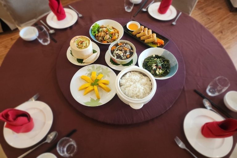 Ho Chi Minh City: Angkor Wat Day Tour with Traditional Dress
