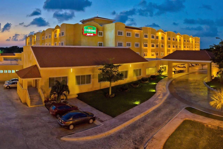 Prywatny transfer z CUN do hotelu Courtyard Cancun Airport