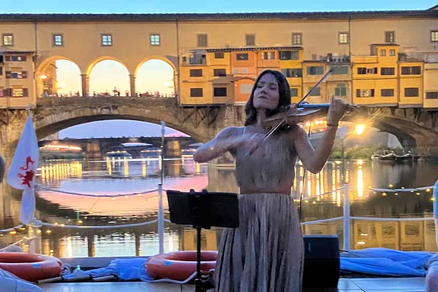 Florenz: Arno-Flusskreuzfahrt mit einem Live-Konzert