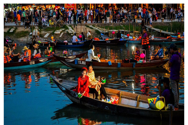 Hoi An : Lantern Boat Trip with flower Lanterns . Hoi An Lantern Boat Trip