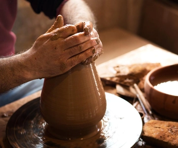 Discover the art of pottery under the guidance of an Armenia