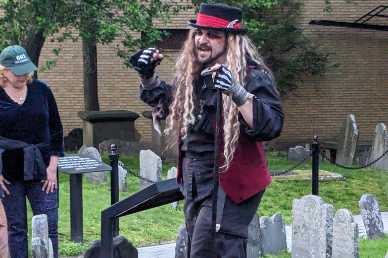 波士顿幽灵与墓碑夜行之旅