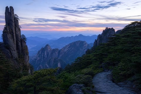 From Shanghai: Tiantai Mountain & Linhai 3-Day Tour