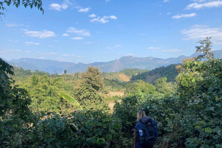 نونغ خياو: رحلة لمدة يومين، قرية همونغ، إقامة منزلية، والتجديف بالكاياك