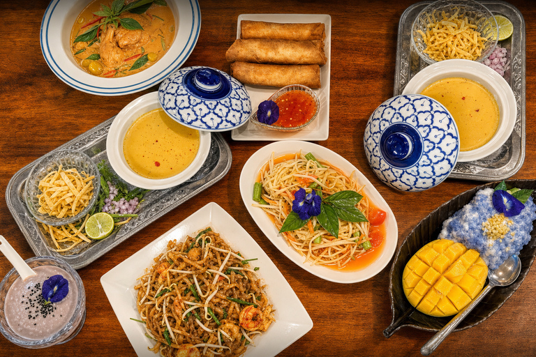 Chiang Mai: Thai Cooking Class with Market Tour & Farm Visit