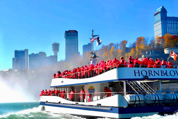 Toronto: Dagstur till Niagarafallen + båt och inträde bakom fallen