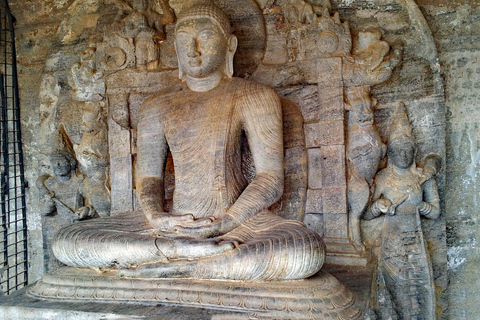From Dambulla: Polonnaruwa Private Tuk-Tuk Tour with Guide