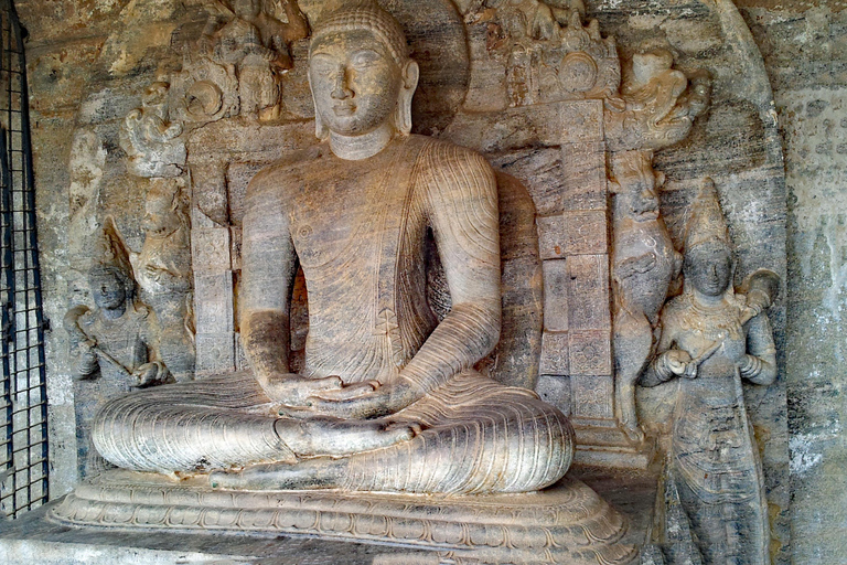 From Dambulla: Polonnaruwa Private Tuk-Tuk Tour with Guide