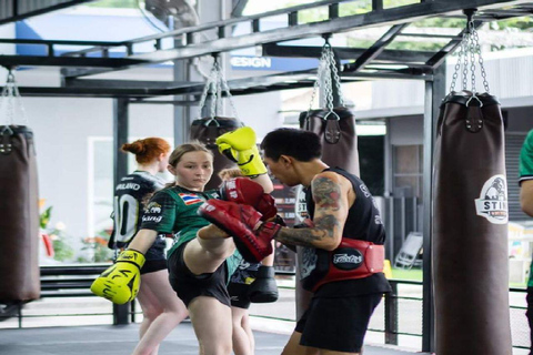 Chiangmai : Académie d&#039;entraînement au Muay ThaiChiangmai Muaythai training