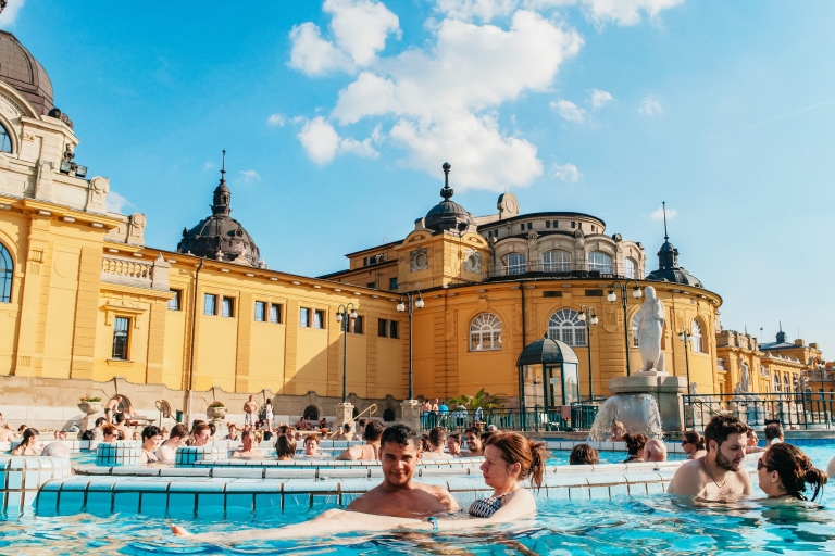 Budapest: día completo en el spa Széchenyi con visita opcional a PálinkaPase de día completo con cabina privada - HUNGARIA KONCERT